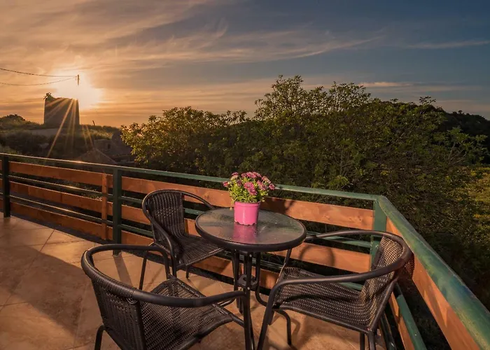 別荘 Windmill Near Shipwreck By 